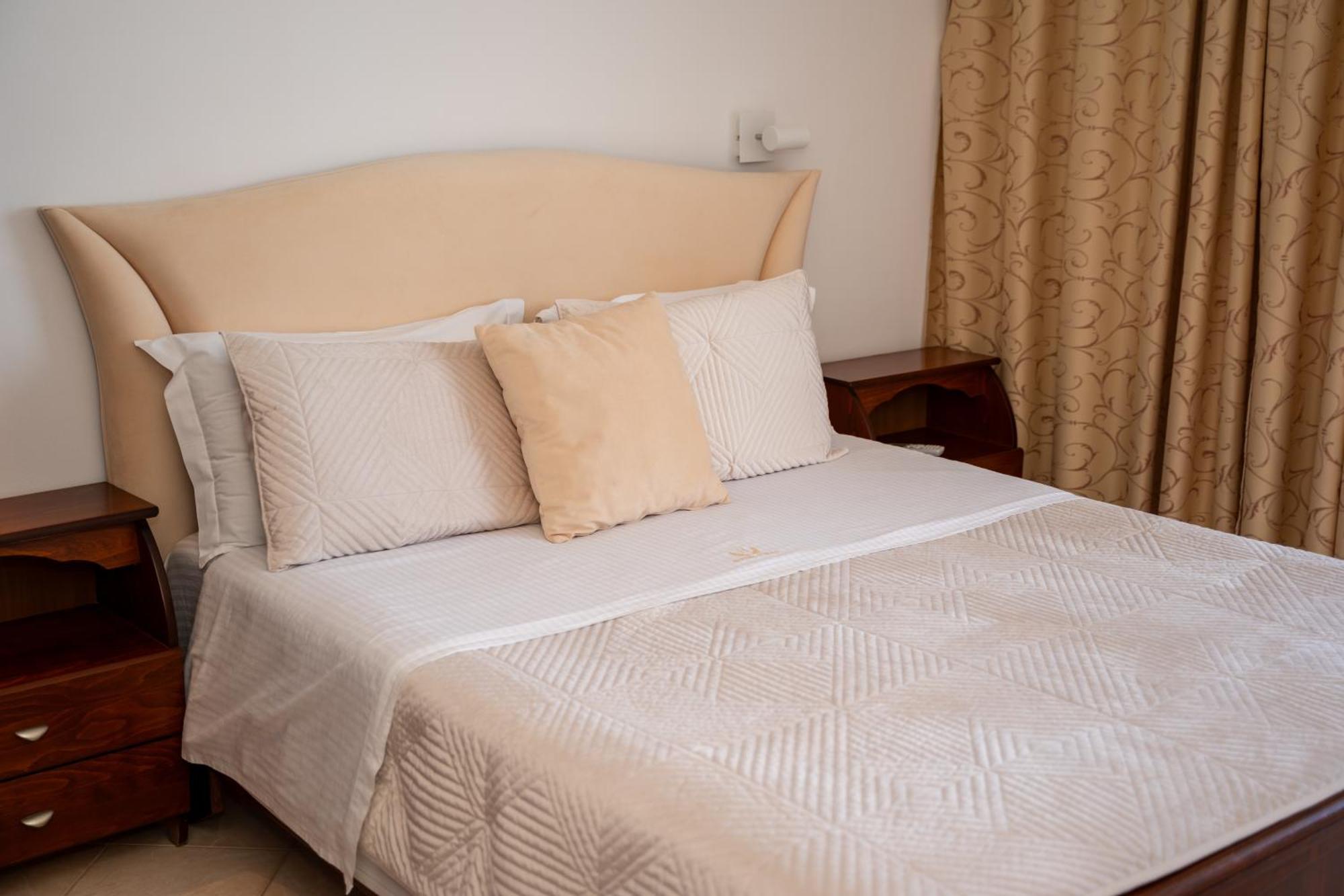 סרנדה Hotel Visad מראה חיצוני תמונה
